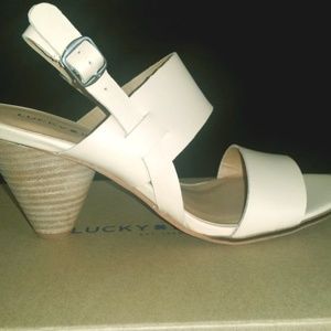 WOMENS LUCKY SUMMER NUDE LEATHER SANDALS SZ 8